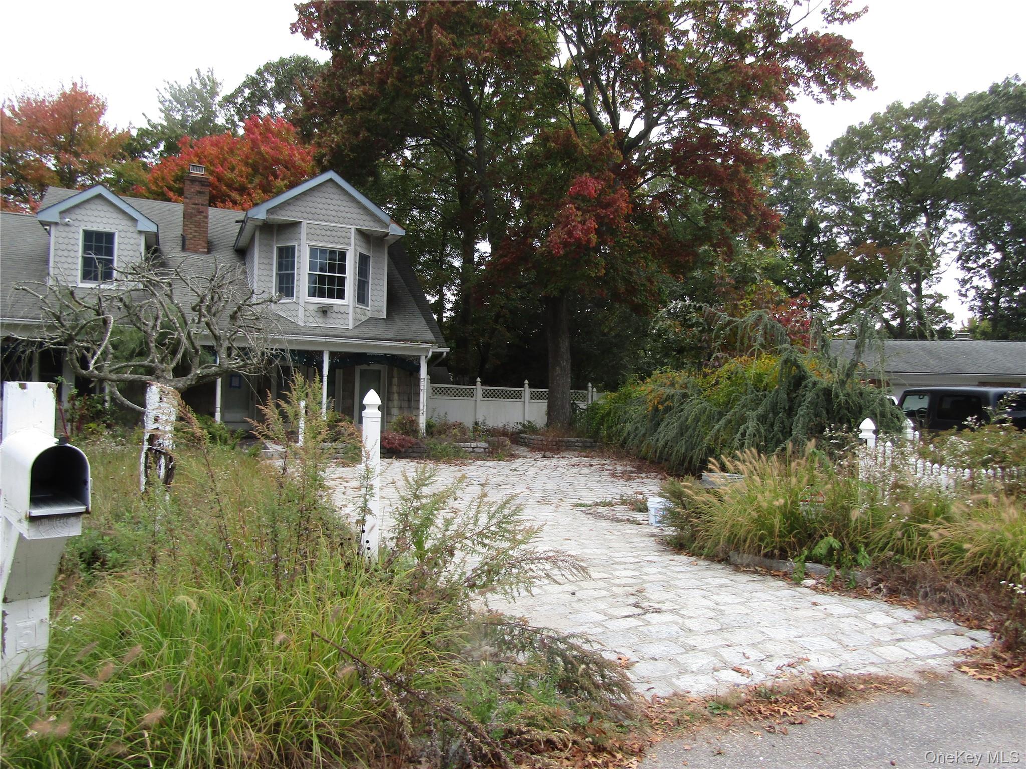 5 Wynville, Coram, NY 11727