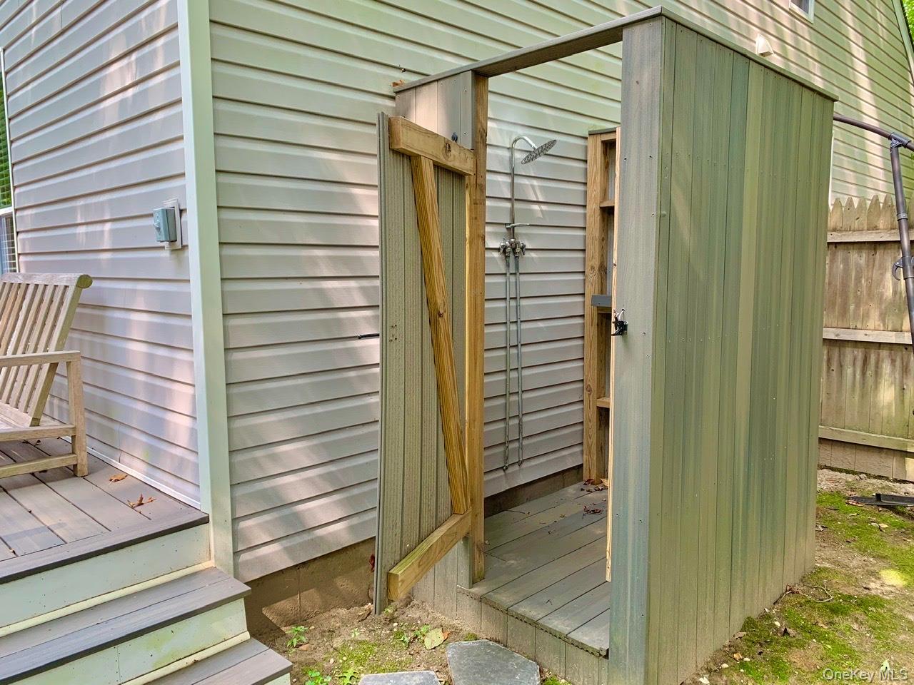 61 Kings Point Road, East Hampton, NY 11937