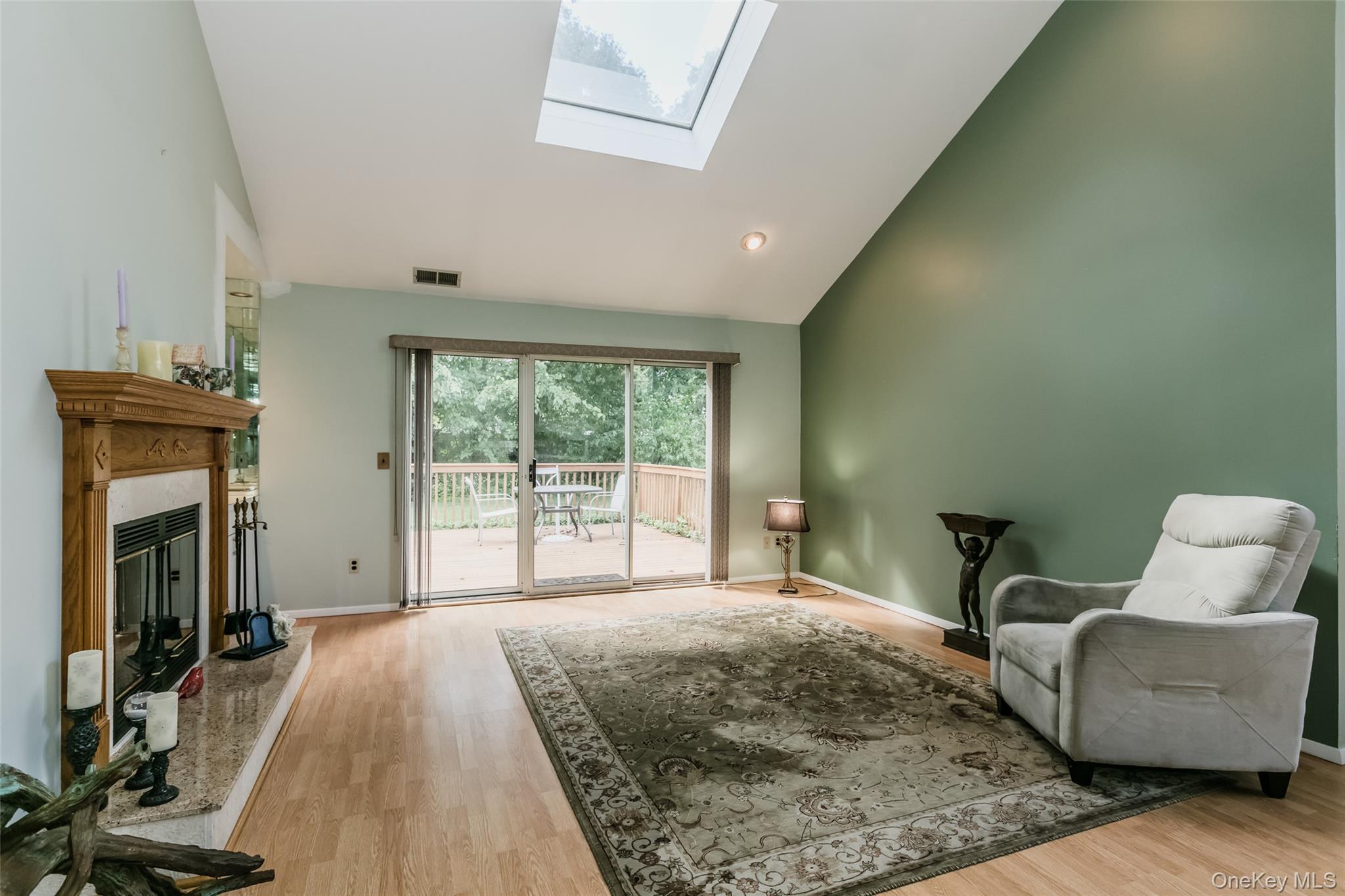 14 Mystic Circle, Bay Shore, NY 11706