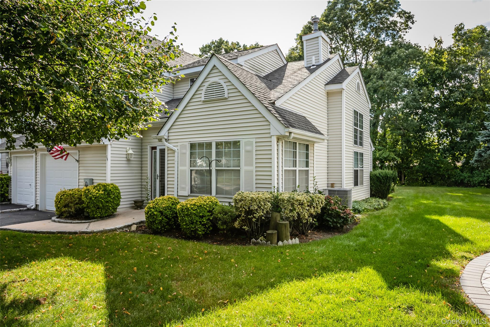 14 Mystic Circle, Bay Shore, NY 11706
