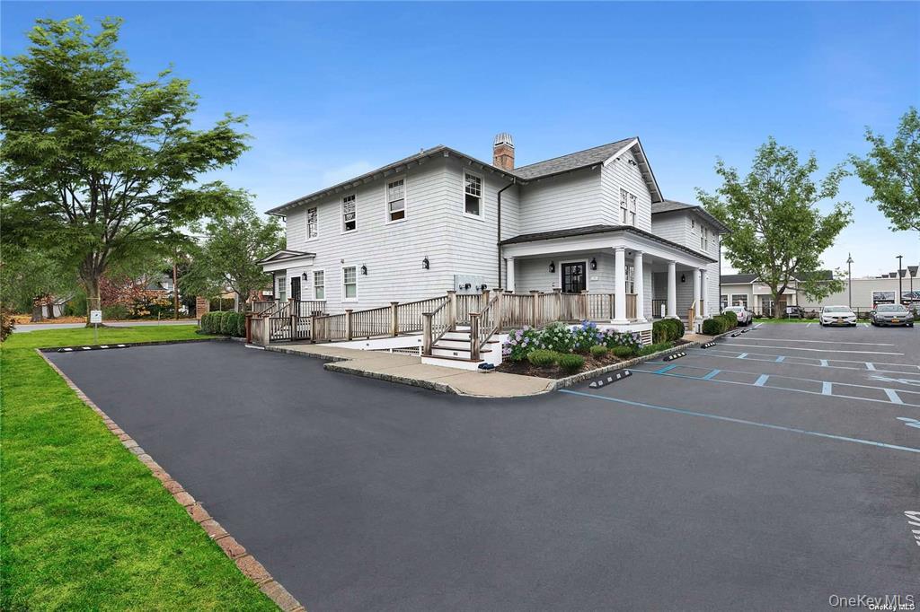 201 Montauk Highway, Westhampton Beach, NY 11978