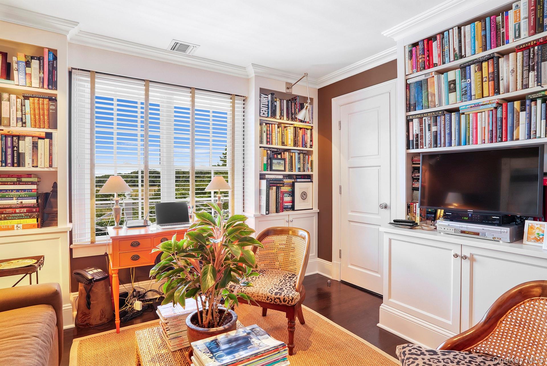 10 Horse Meadow Lane, East Hampton, NY 11937