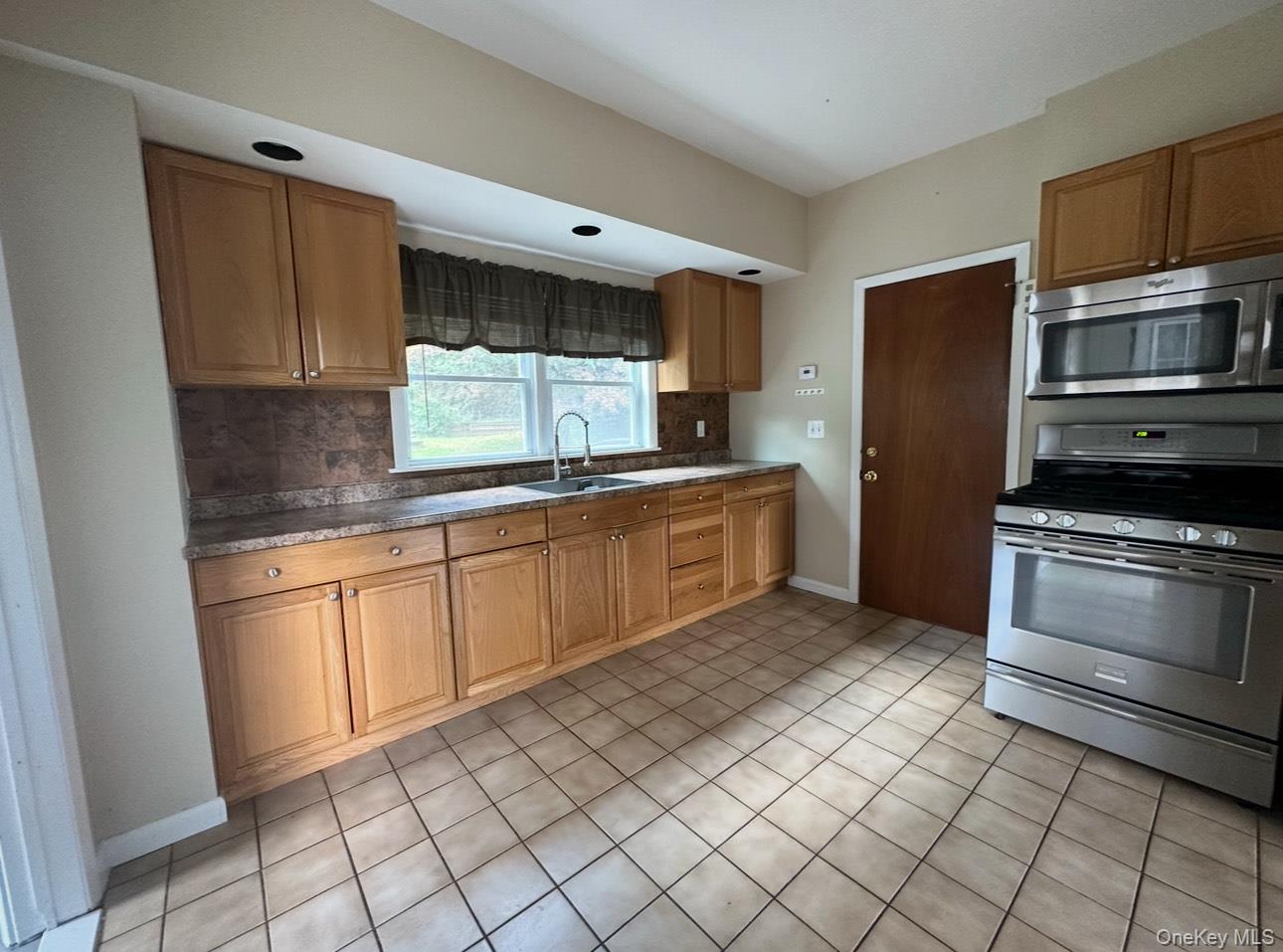 85 Grand Avenue, Pearl River, NY 10965