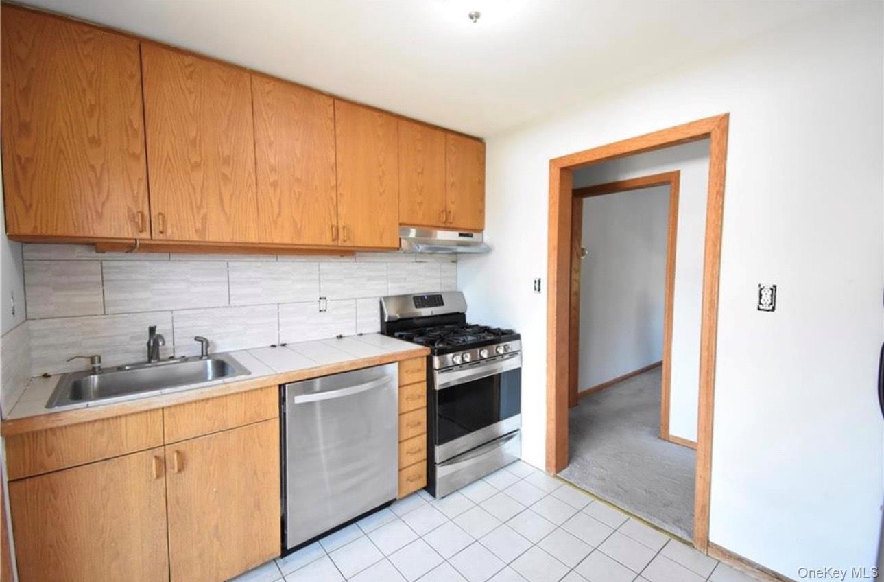 85 Grand Avenue, Pearl River, NY 10965