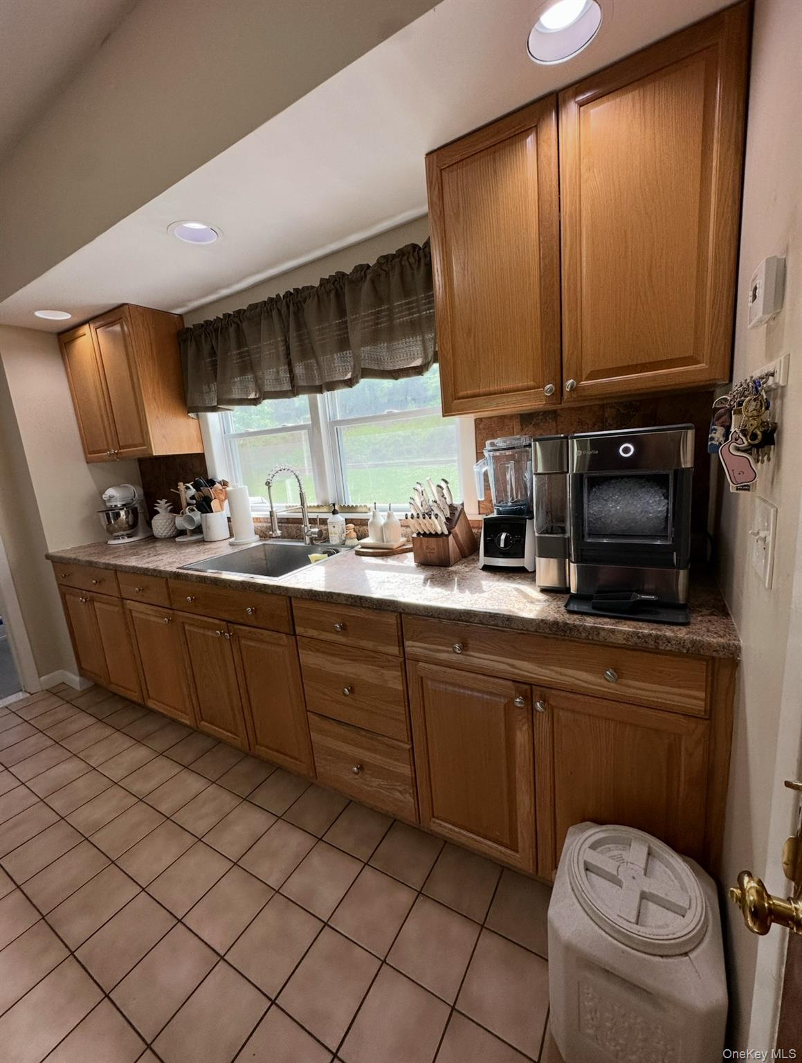 85 Grand Avenue, Pearl River, NY 10965