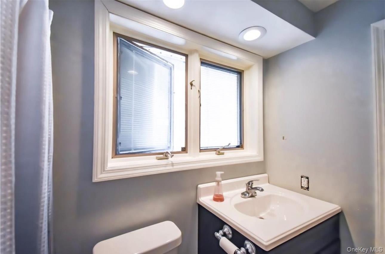 85 Grand Avenue, Pearl River, NY 10965