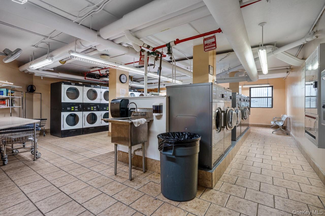 61-25 97th Street # 15F, Rego Park, NY 11374