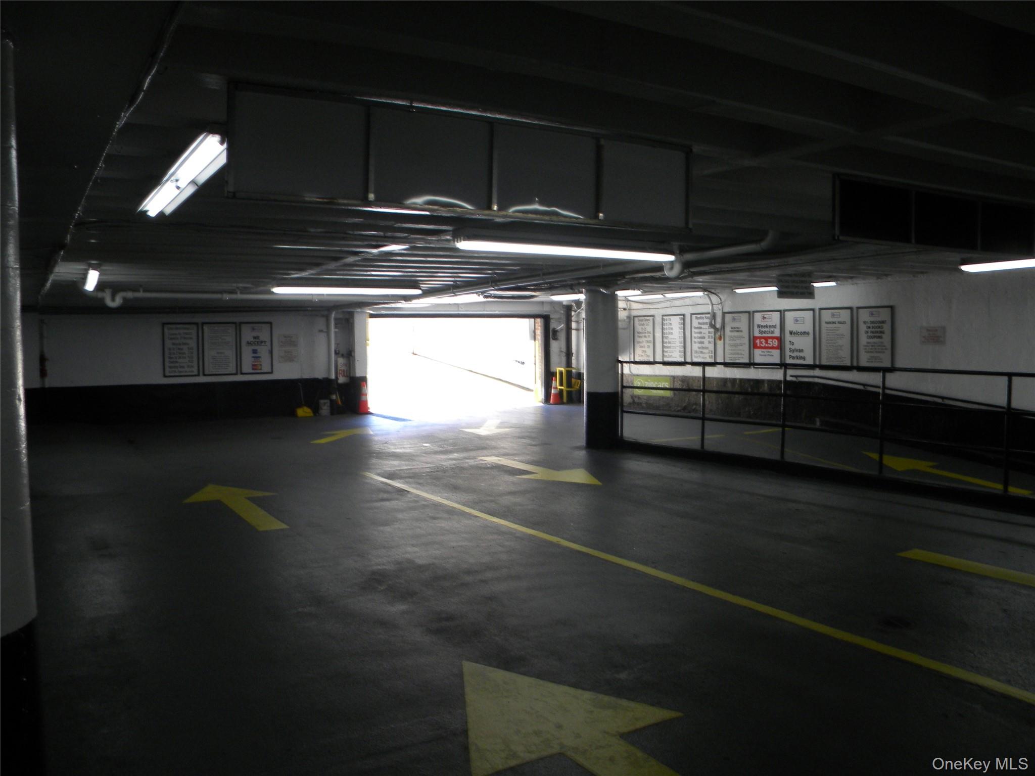 70-25 Yellowstone Boulevard # 17Q, Forest Hills, NY 11375