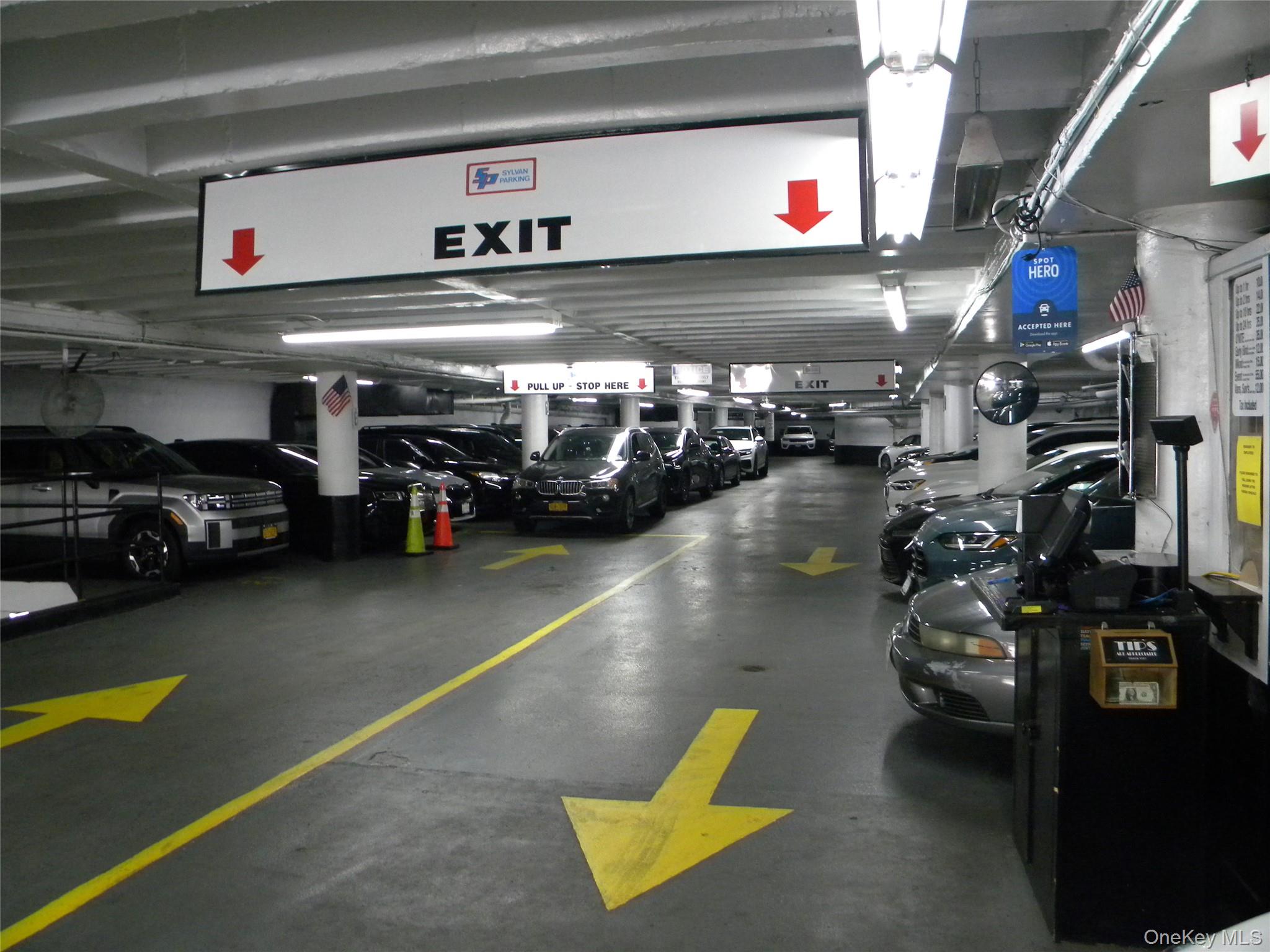 70-25 Yellowstone Boulevard # 17Q, Forest Hills, NY 11375