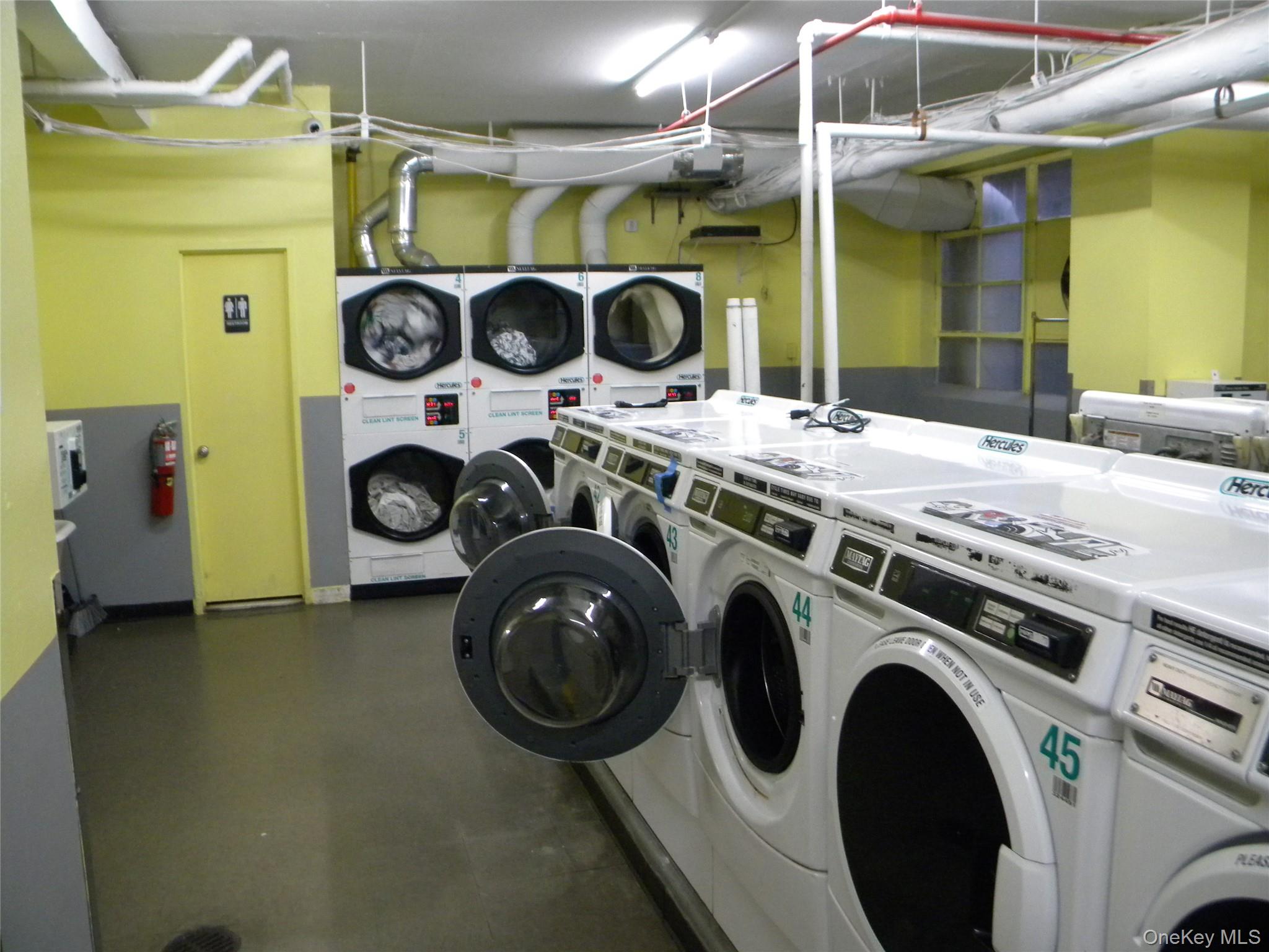 70-25 Yellowstone Boulevard # 17Q, Forest Hills, NY 11375