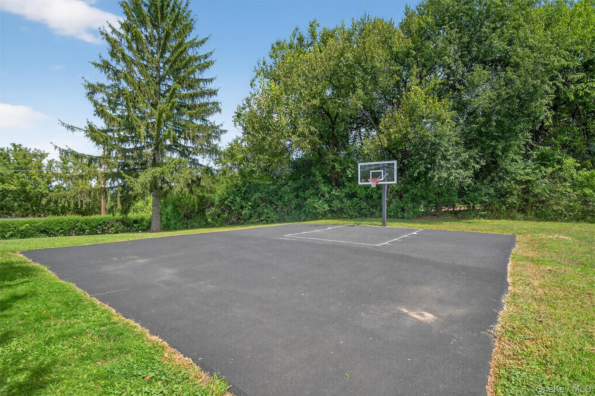 252 Round Hill Road, Florida, NY 10921