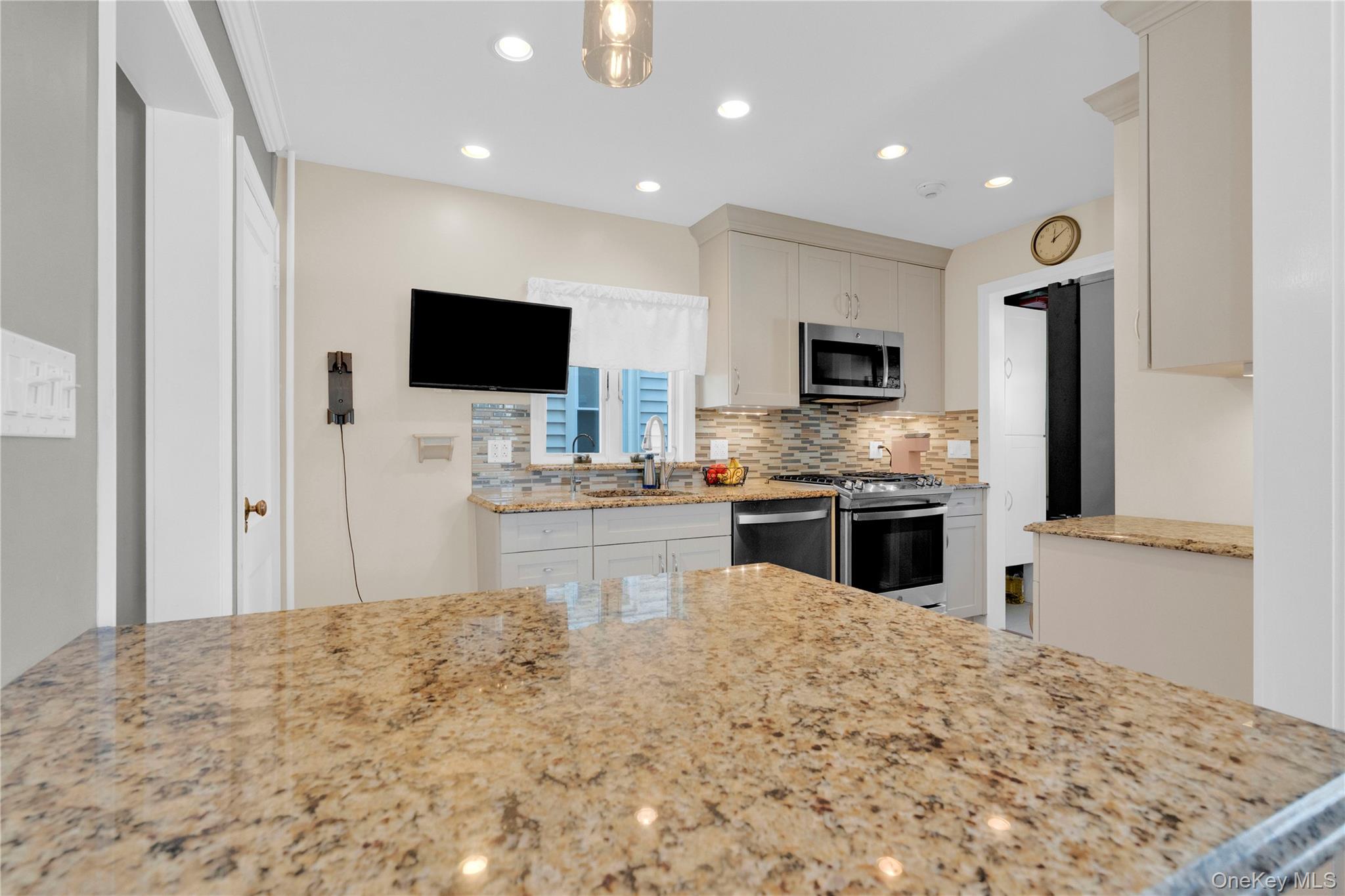 33 Pratt Street, New Rochelle, NY 10801