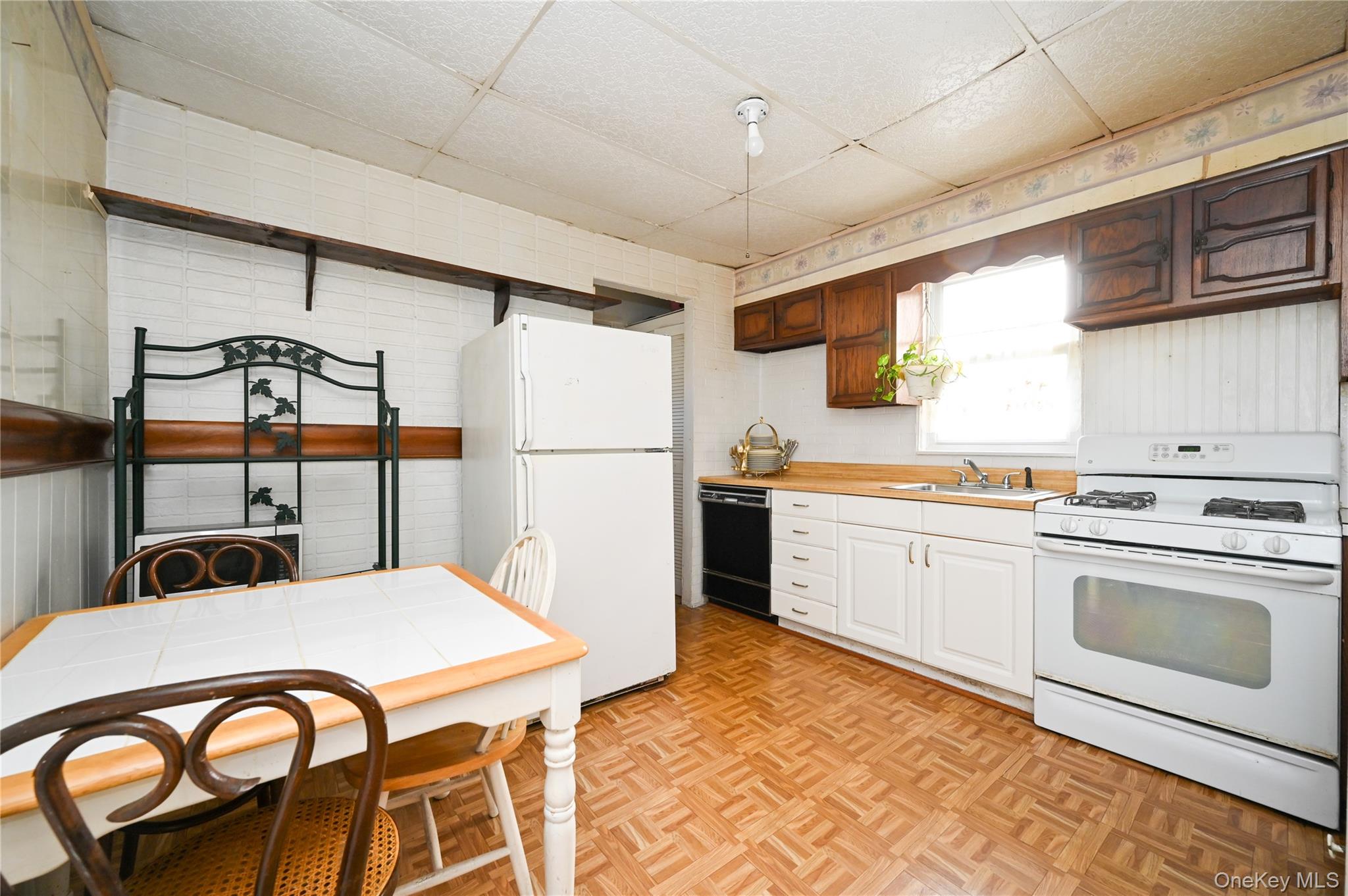 84-23 90 Street, Woodhaven, NY 11421