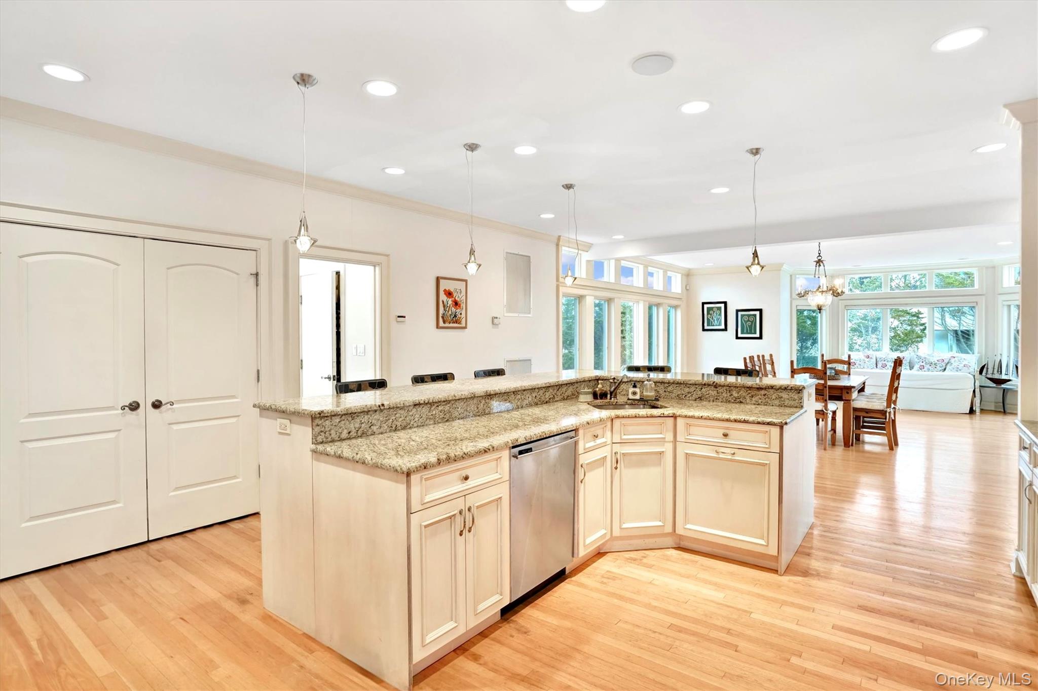 605 Dune Road, Westhampton, NY 11977