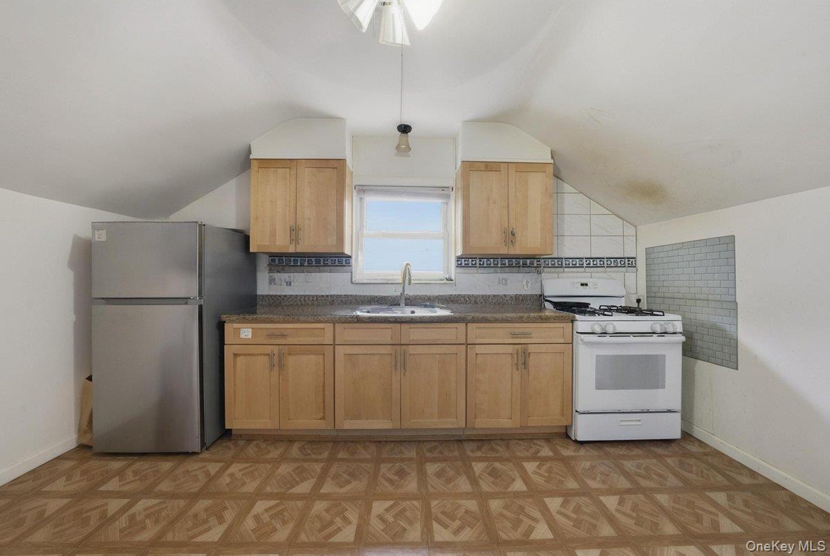 11 Woodbine Street, Yonkers, NY 10704