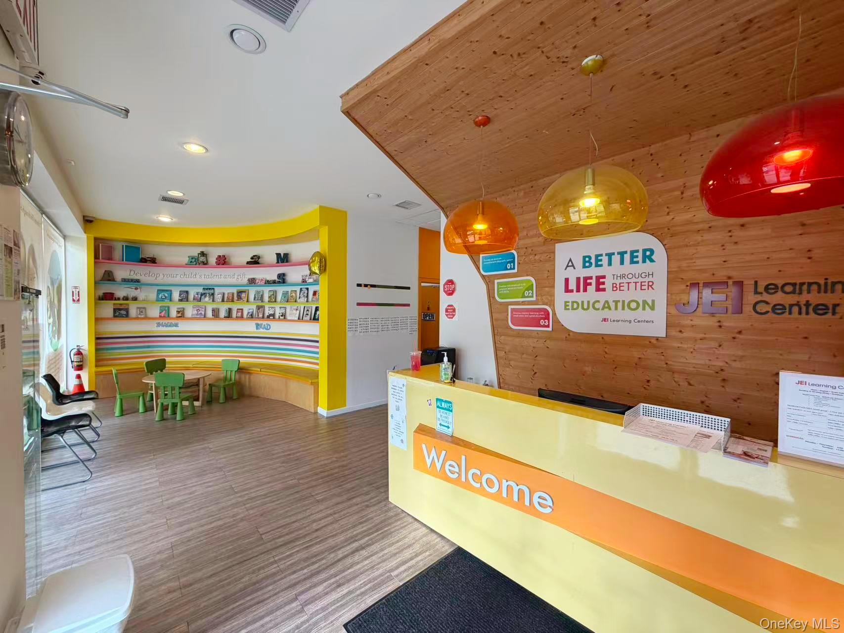 192-11 Union Tpke, Fresh Meadows, NY 11366