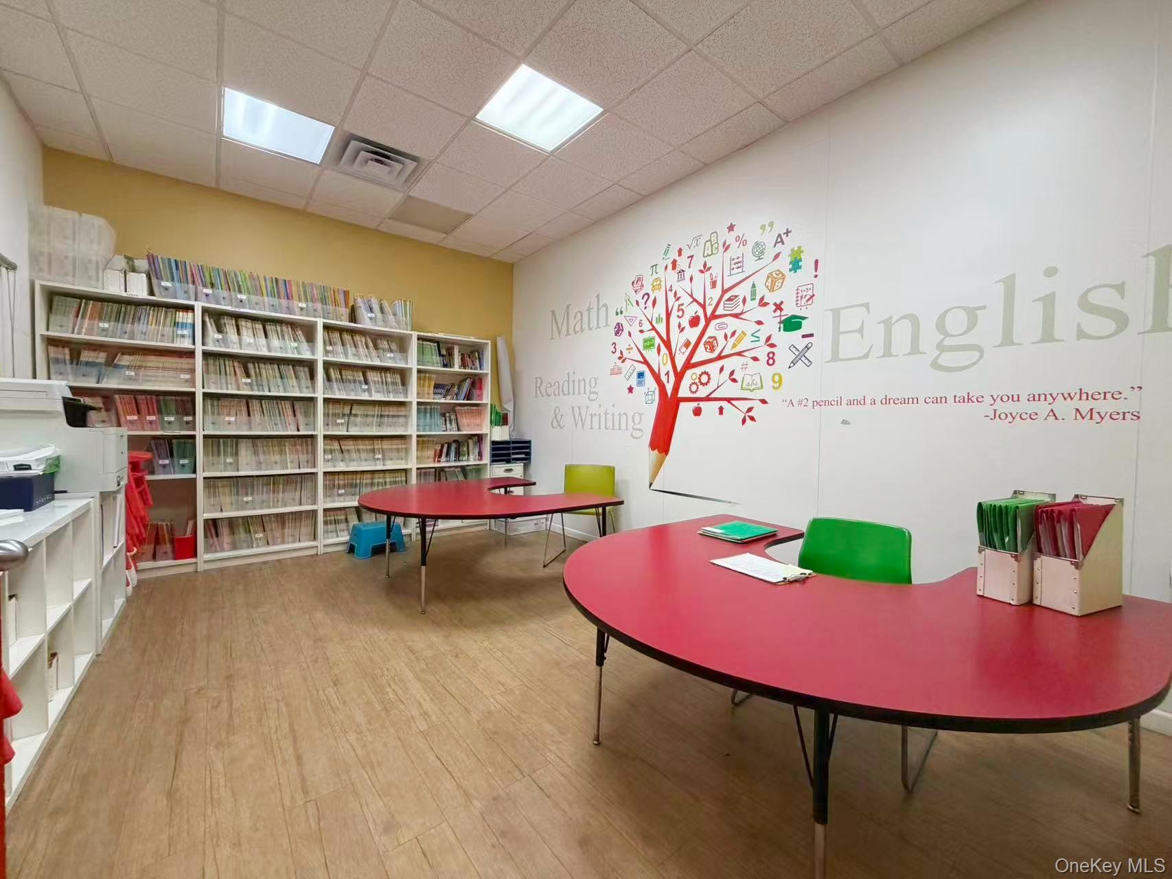 192-11 Union Tpke, Fresh Meadows, NY 11366