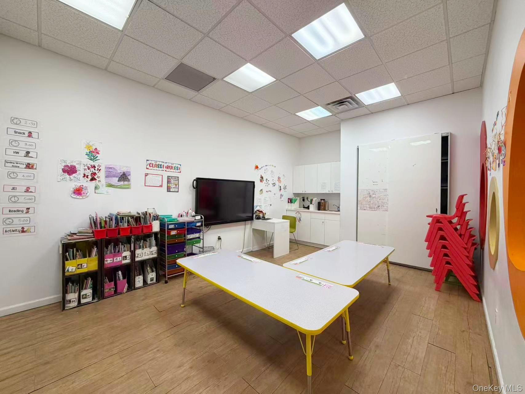 192-11 Union Tpke, Fresh Meadows, NY 11366