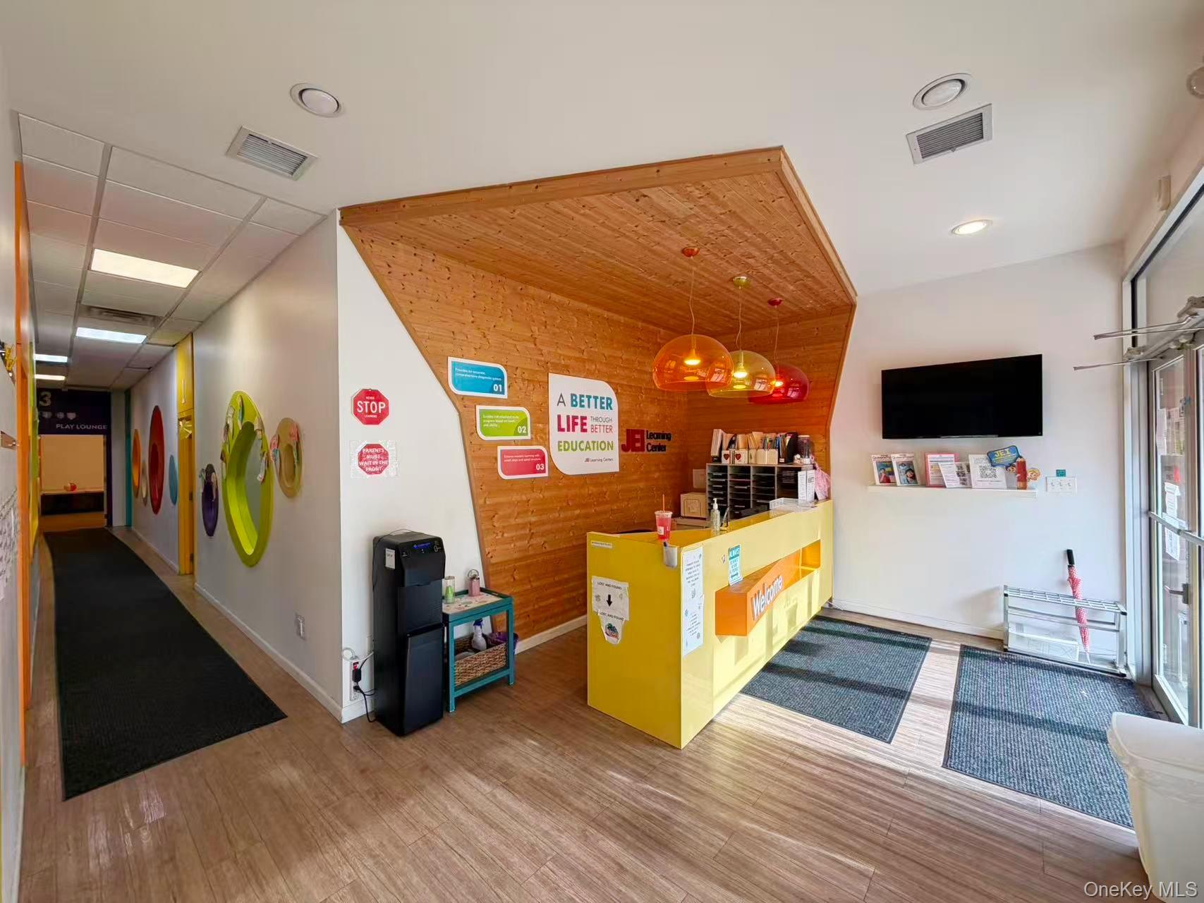 192-11 Union Tpke, Fresh Meadows, NY 11366