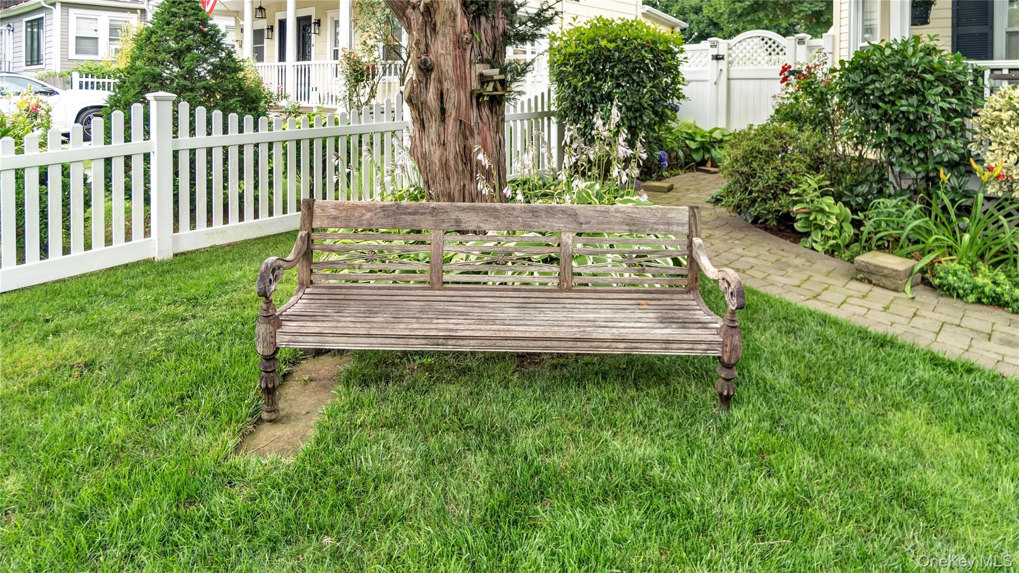 16 Clement Street, Glen Cove, NY 11542