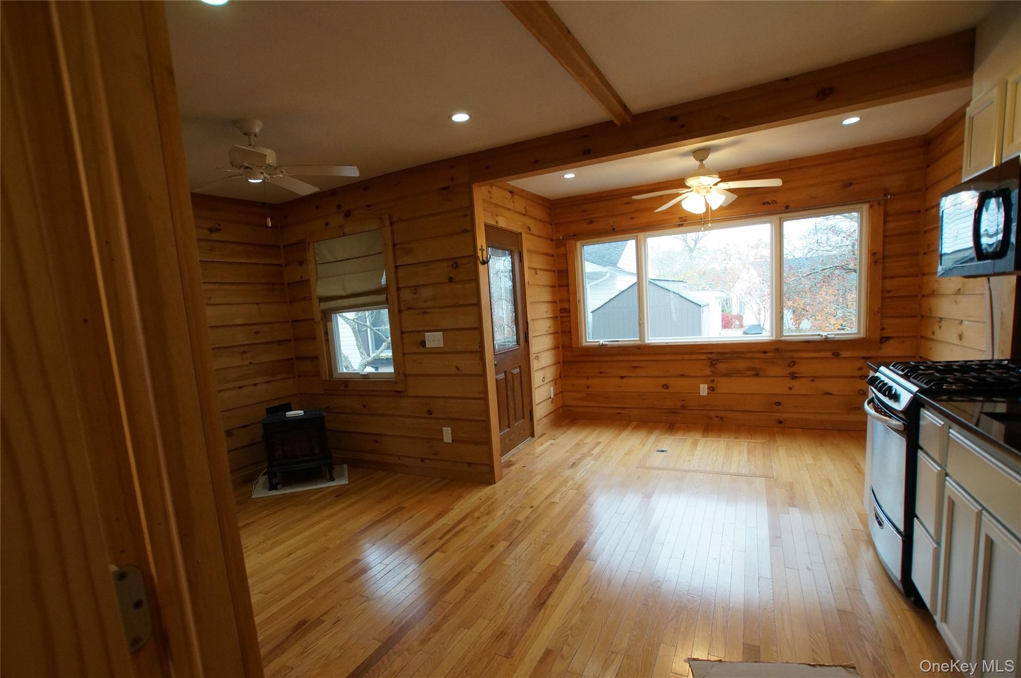 12 E Tiana Road # #6, Hampton Bays, NY 11946