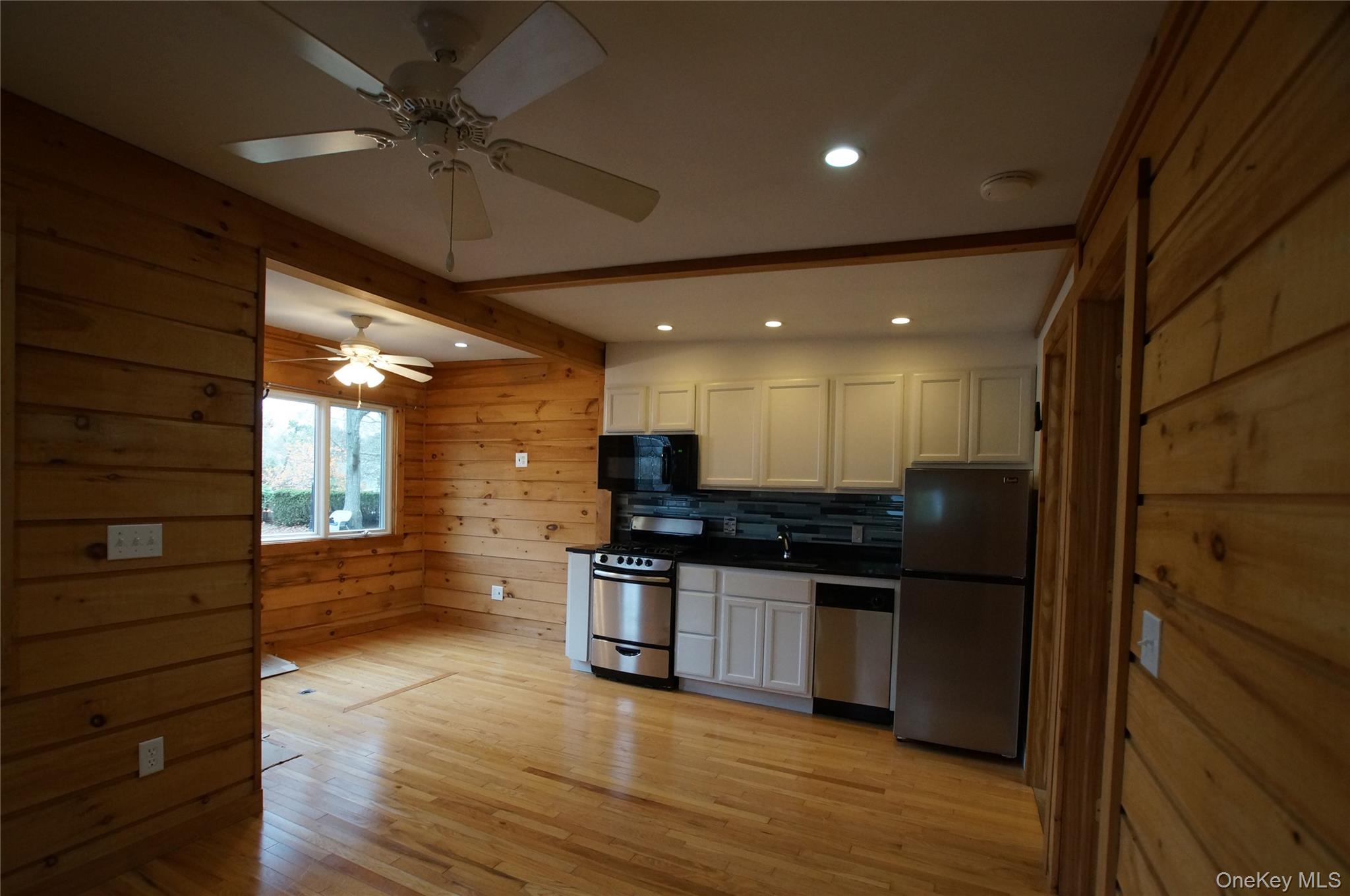 12 E Tiana Road # #6, Hampton Bays, NY 11946