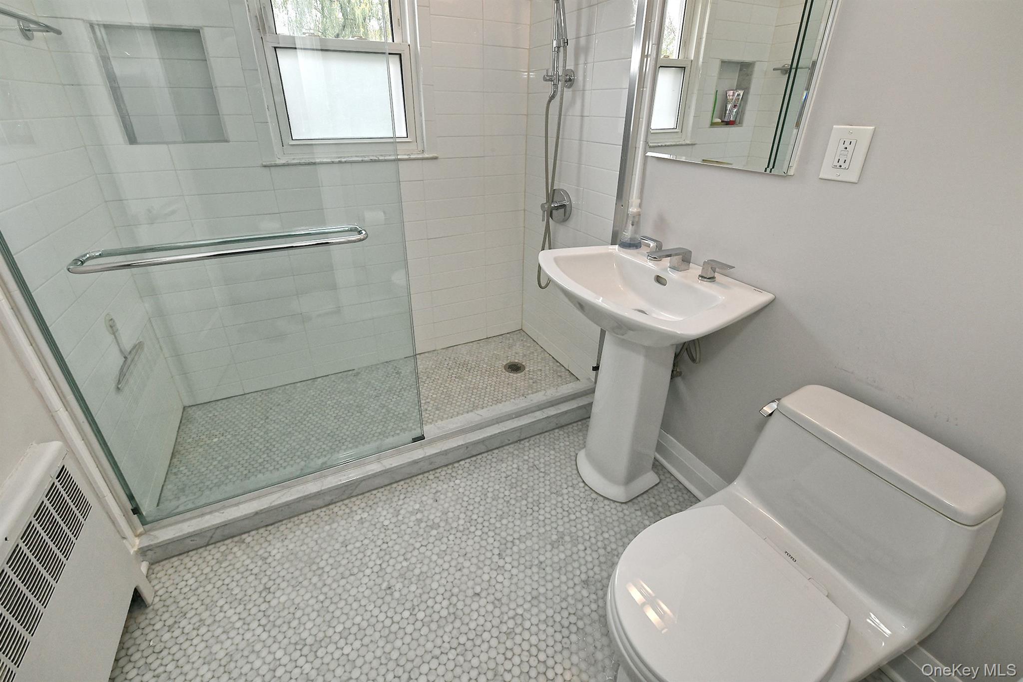 20 Gibson Avenue # 3D, Huntington, NY 11743