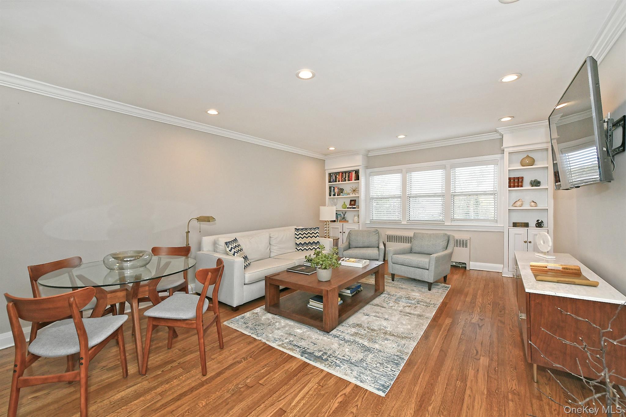 20 Gibson Avenue # 3D, Huntington, NY 11743
