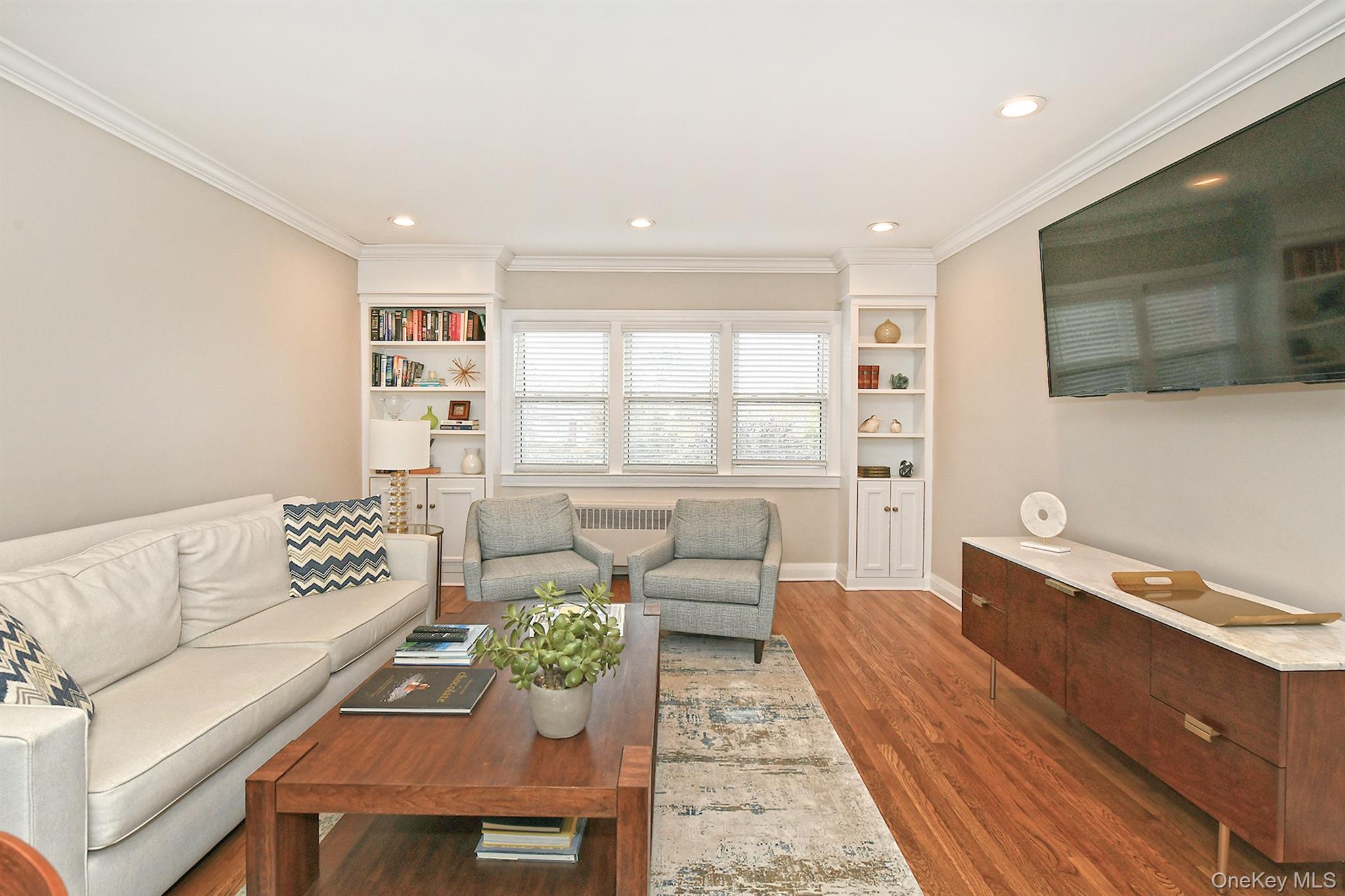 20 Gibson Avenue # 3D, Huntington, NY 11743