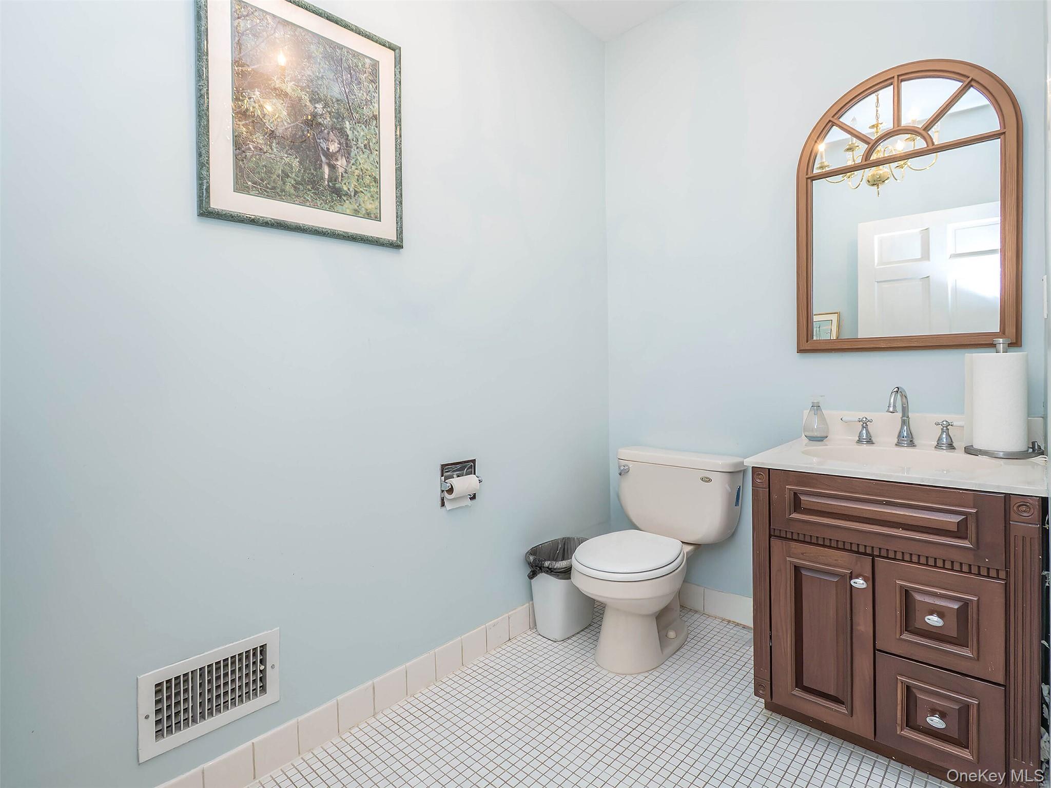 17 S Maryland Avenue, Port Washington, NY 11050