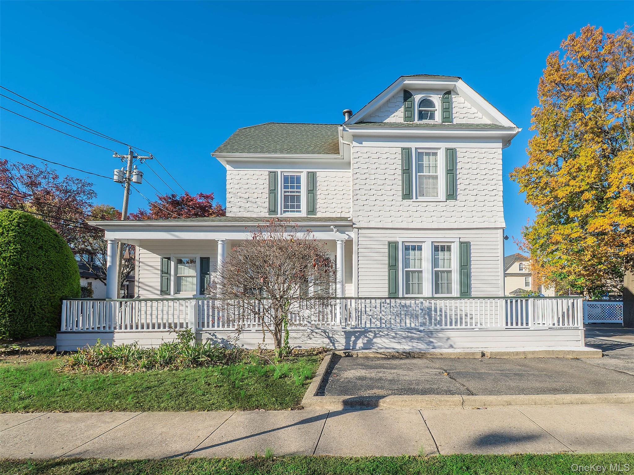 17 S Maryland Avenue, Port Washington, NY 11050