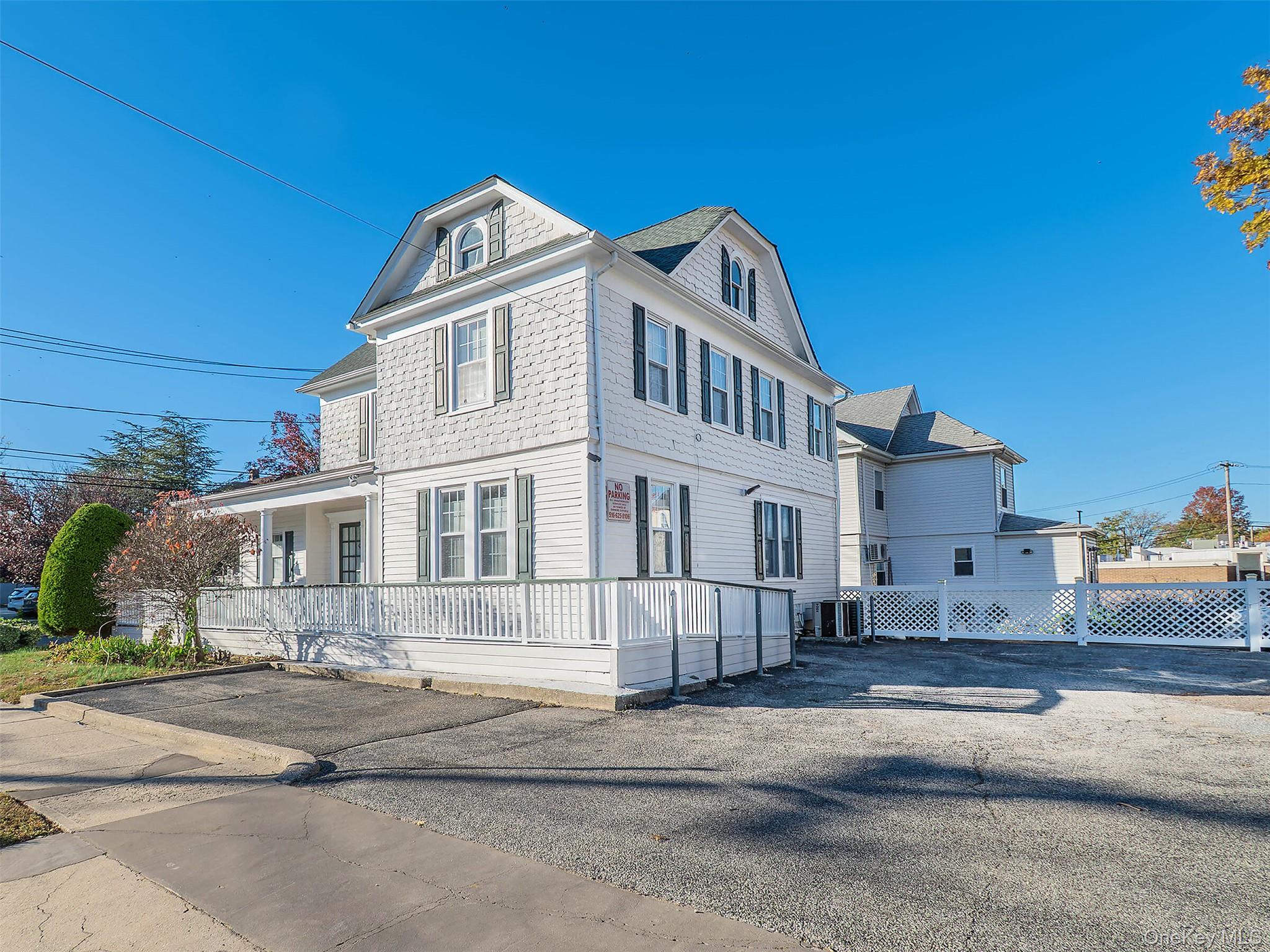 17 S Maryland Avenue, Port Washington, NY 11050