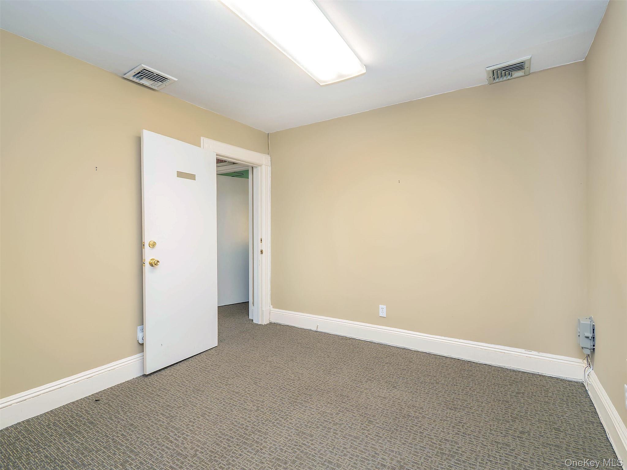 17 S Maryland Avenue, Port Washington, NY 11050