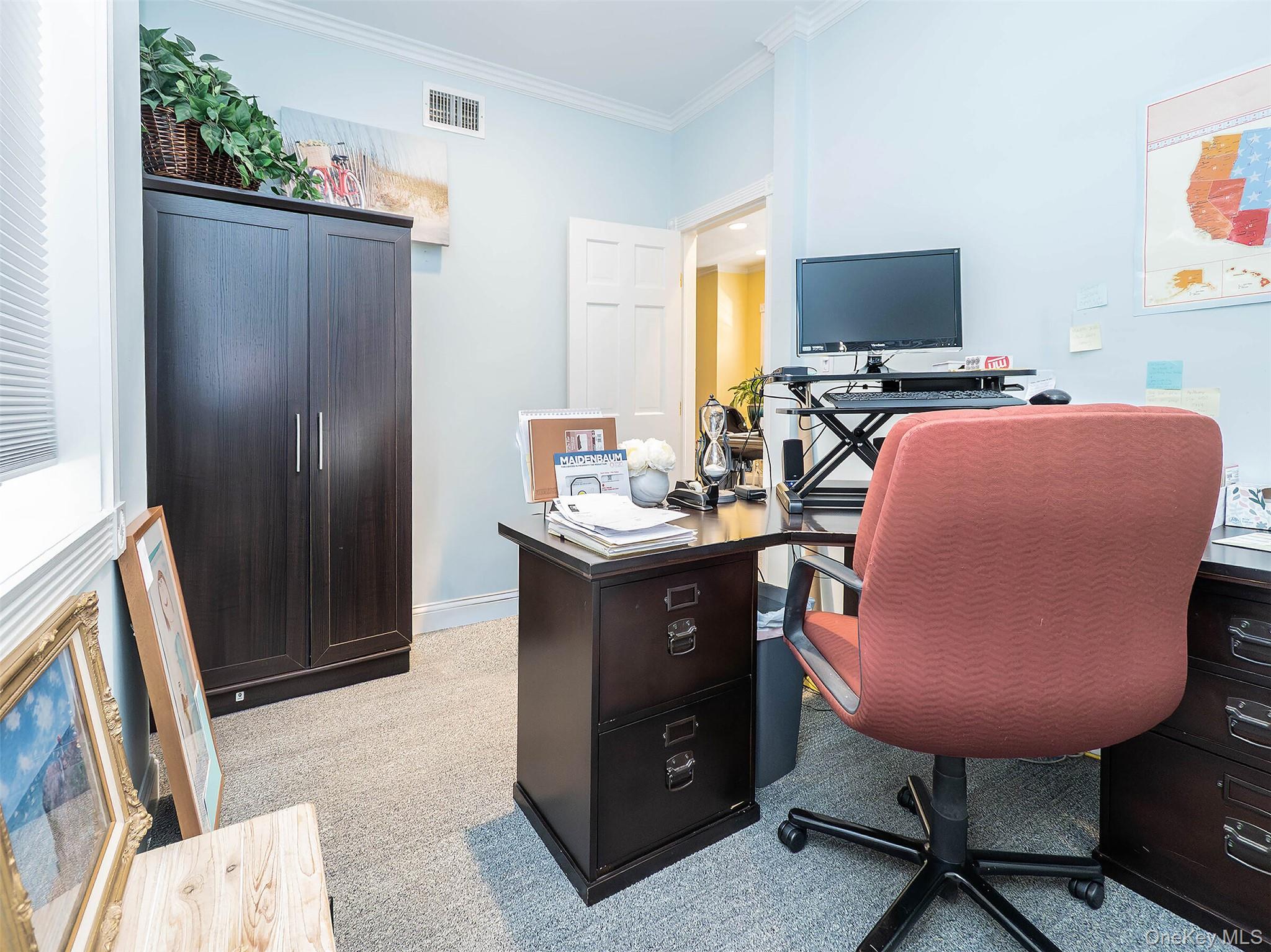 17 S Maryland Avenue, Port Washington, NY 11050