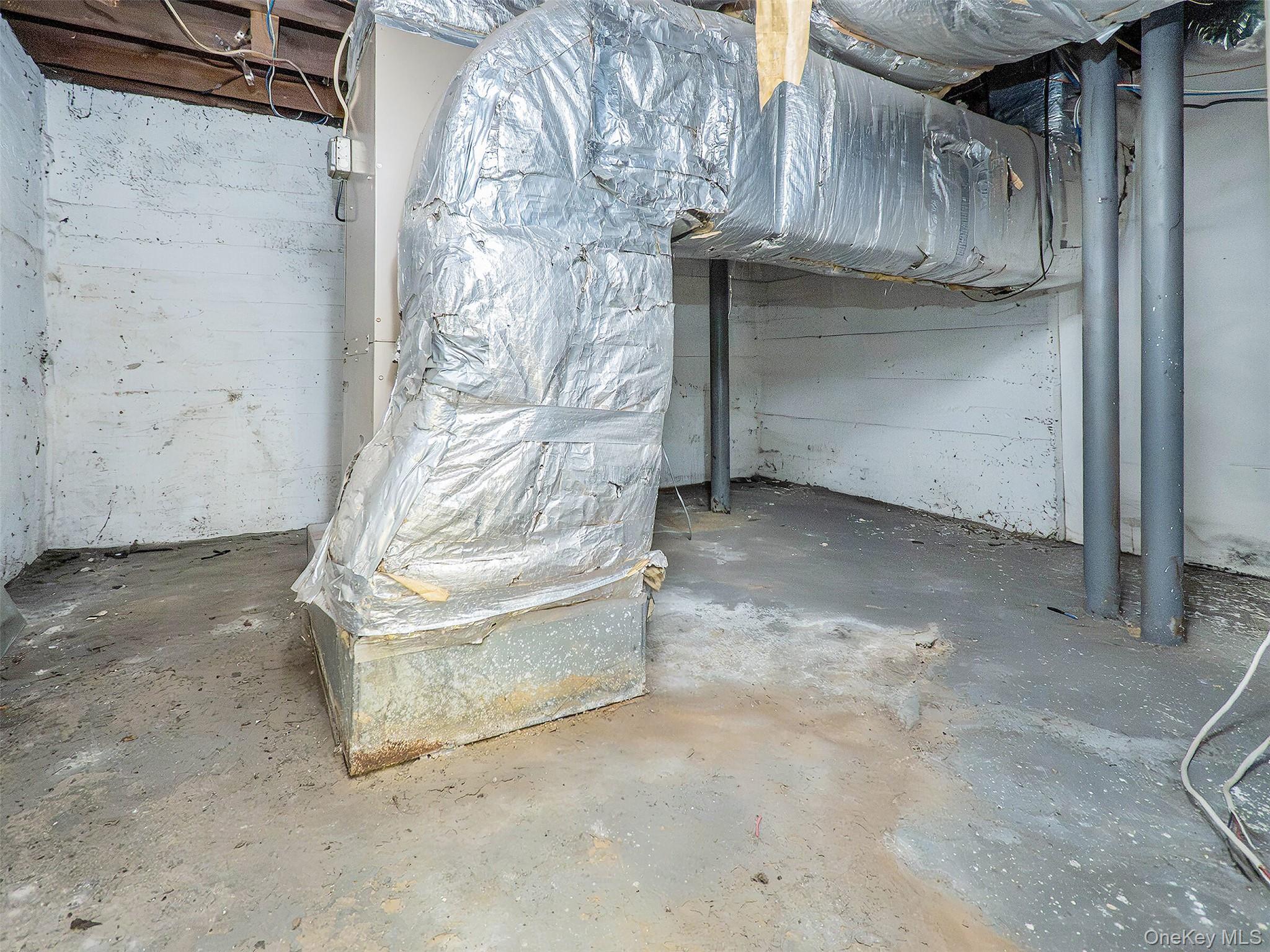 17 S Maryland Avenue, Port Washington, NY 11050