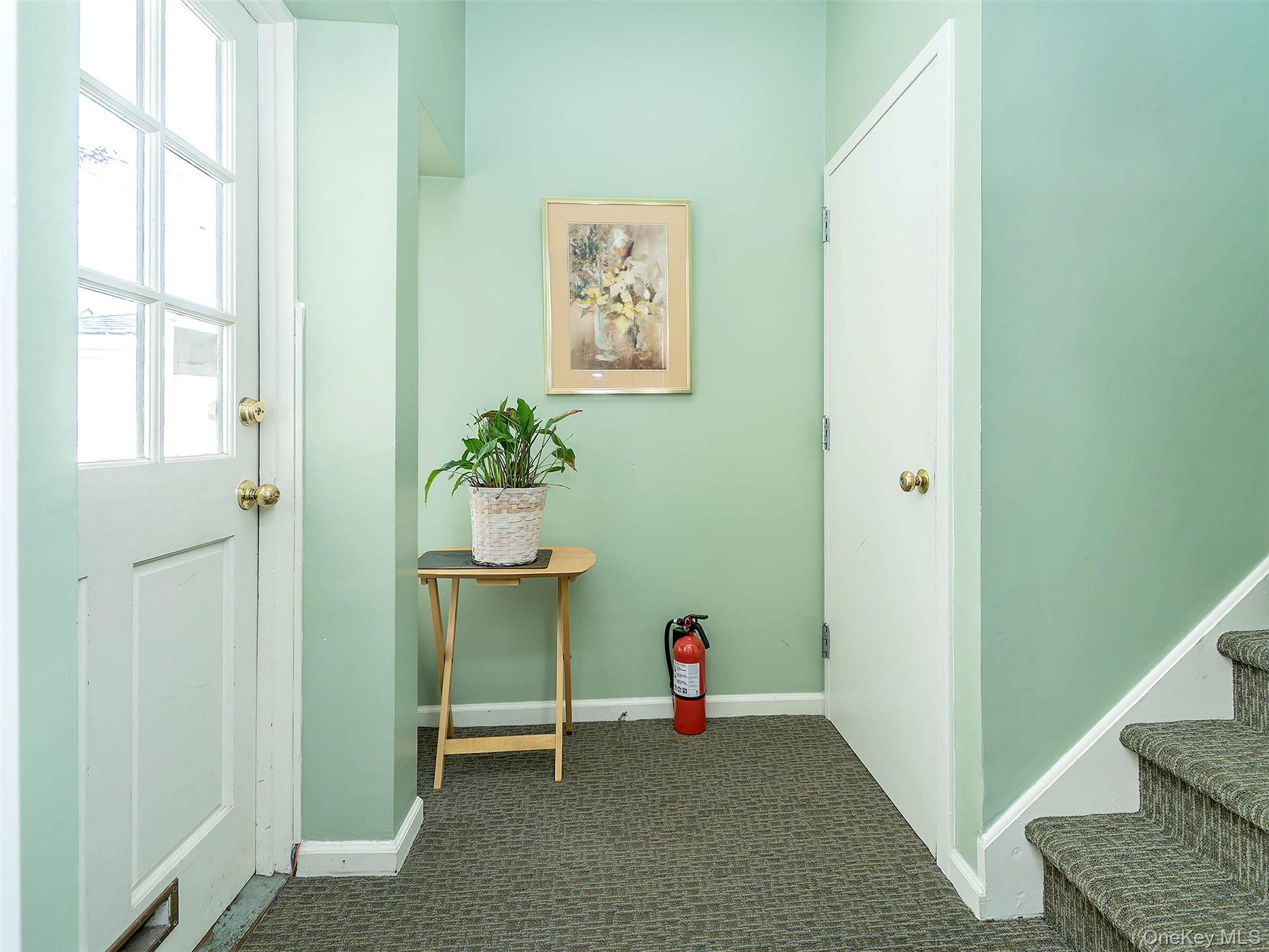 17 S Maryland Avenue, Port Washington, NY 11050