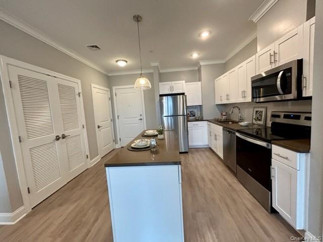 75 E Hoffman Avenue # 2077, Lindenhurst, NY 11757