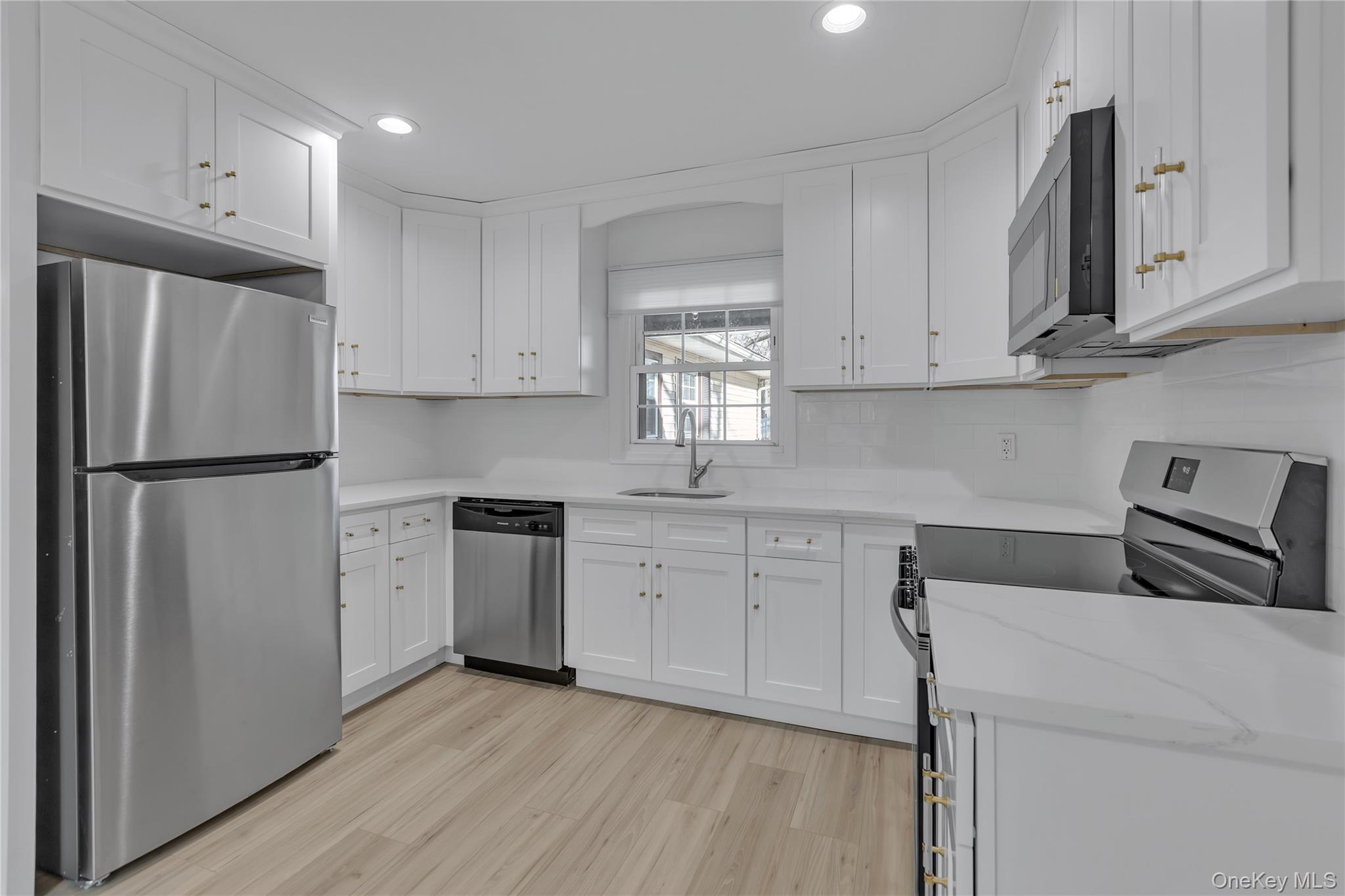 4 Hillsdale Lane, Coram, NY 11727