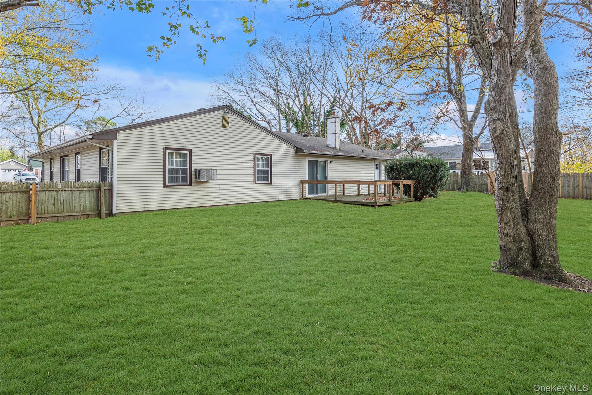 4 Hillsdale Lane, Coram, NY 11727