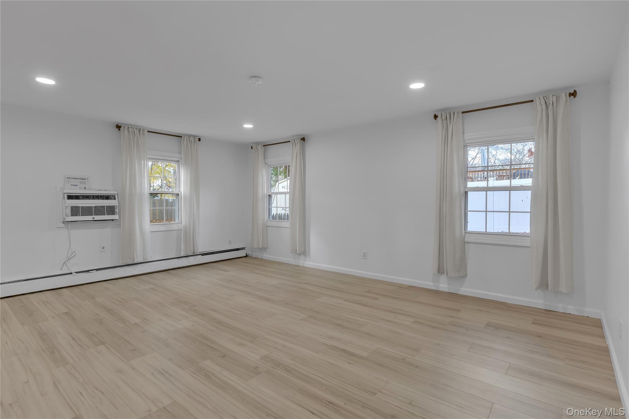 4 Hillsdale Lane, Coram, NY 11727