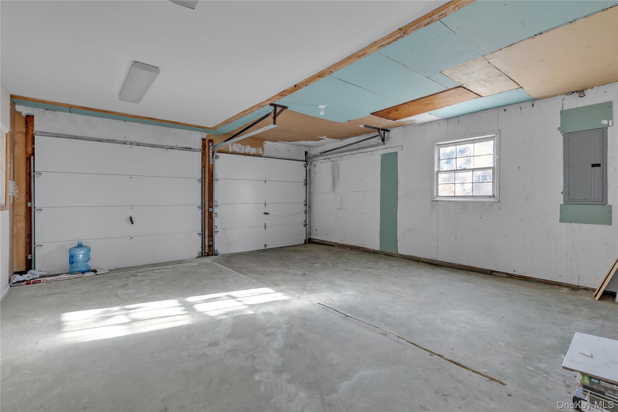 4 Hillsdale Lane, Coram, NY 11727