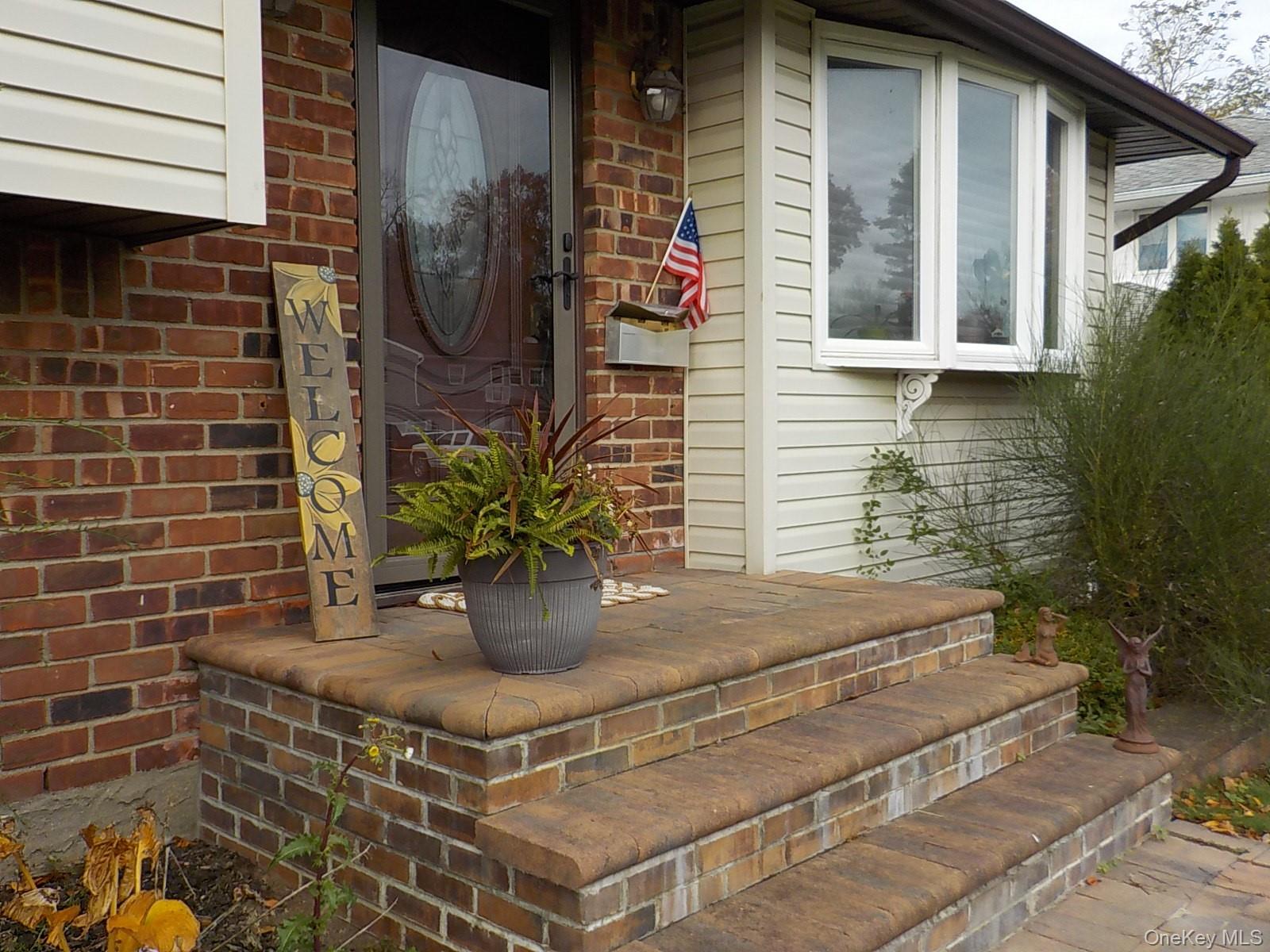 12 Sycamore Lane, Commack, NY 11725