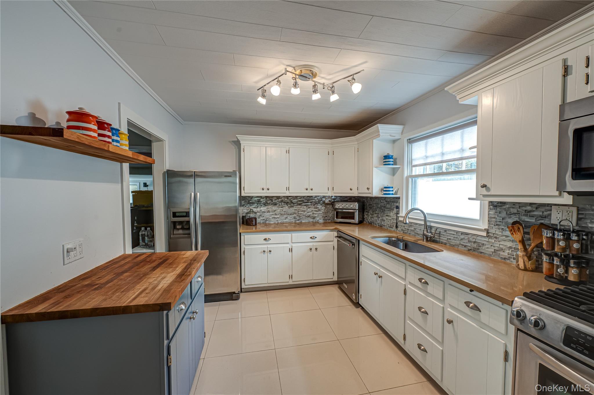 53 Waterside Avenue, Northport, NY 11768