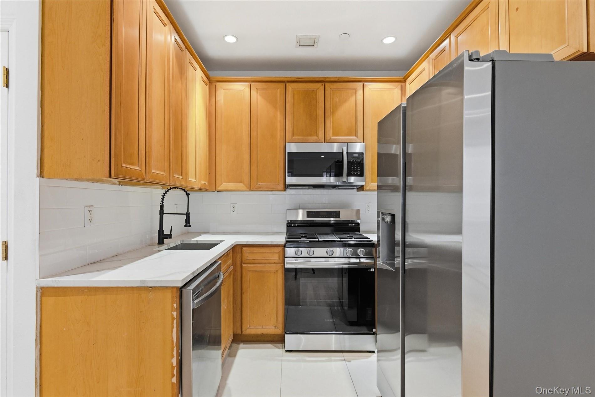 379 Kings Highway # 2B, Brooklyn, NY 11223