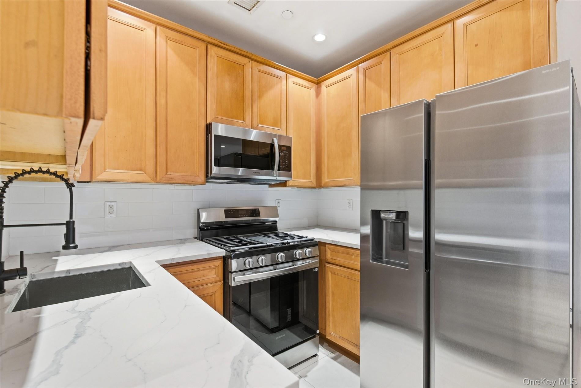 379 Kings Highway # 2B, Brooklyn, NY 11223