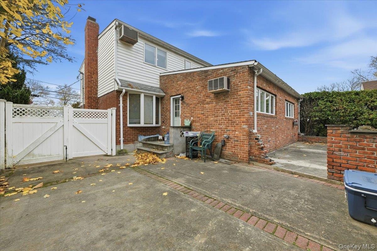 120 Bruce Terrace, Carle Place, NY 11501