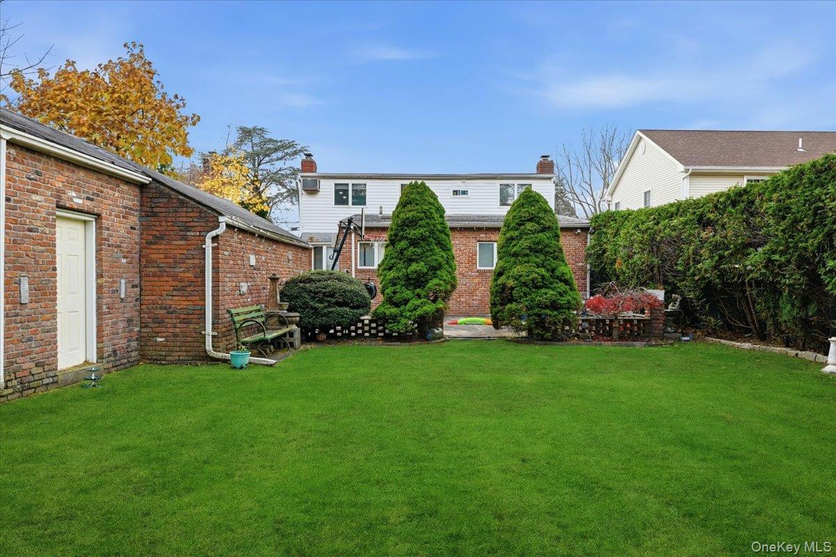 120 Bruce Terrace, Carle Place, NY 11501