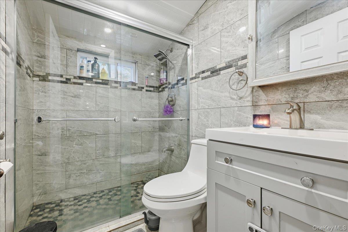 120 Bruce Terrace, Carle Place, NY 11501