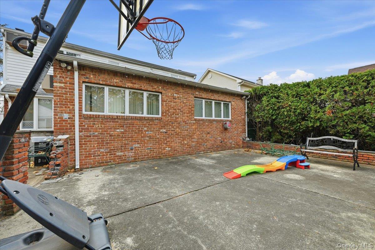 120 Bruce Terrace, Carle Place, NY 11501