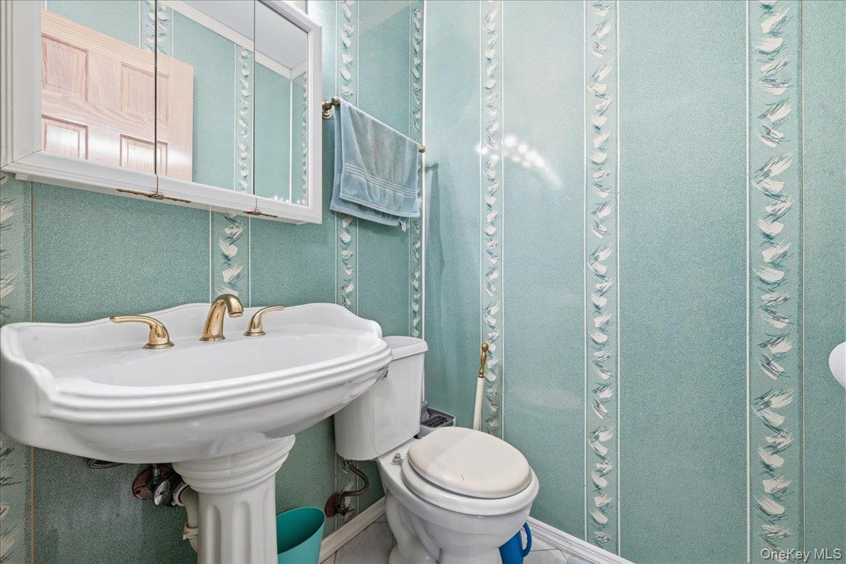 120 Bruce Terrace, Carle Place, NY 11501